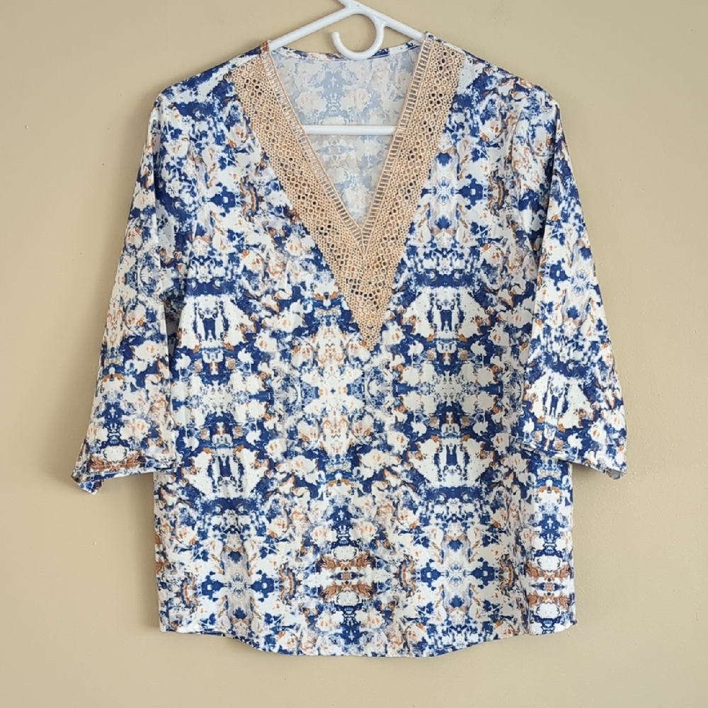 Small Blue And White Unbranded Shirt Top